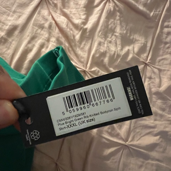 Plus Bright Green Rib Knit Plunge Crop Top and skirt - Picture 4 of 5